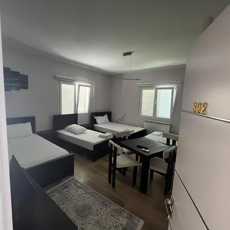 Bujtina Hotel *