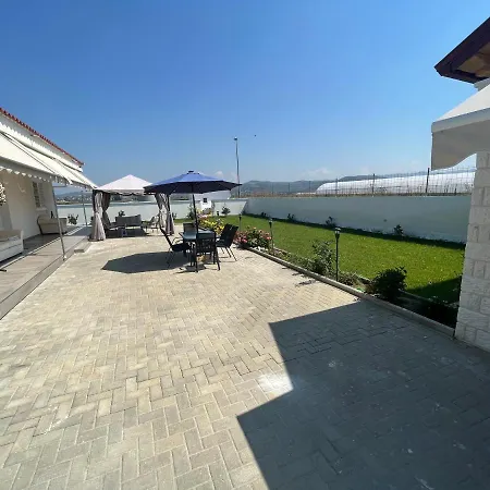 Bujtina Hotel *
