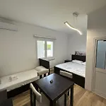 Bujtina Hotel *