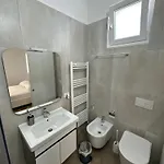 Bujtina Hotel *