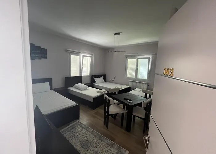 Bujtina Hotel *